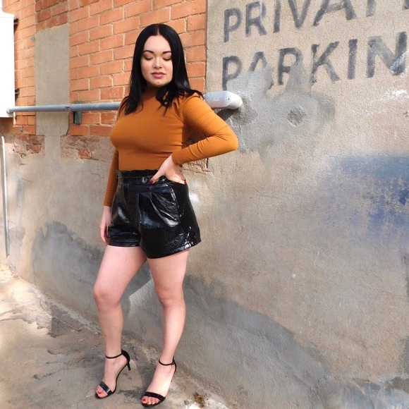 Black Faux Leather Shorts Size Large NWT - Picture 3 of 7